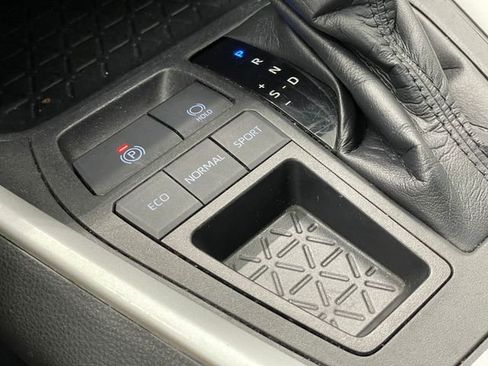 Used 2021 Toyota RAV4 XLE image 34