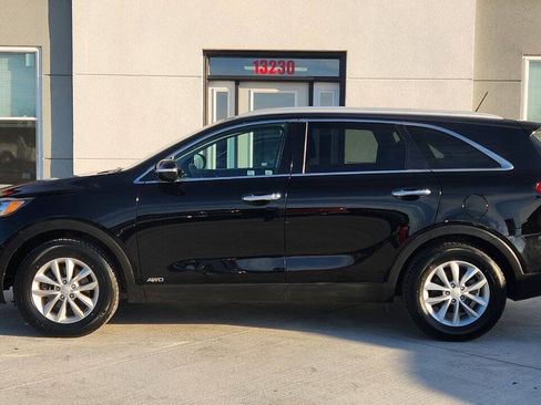 Used 2017 Kia Sorento AWD image 3