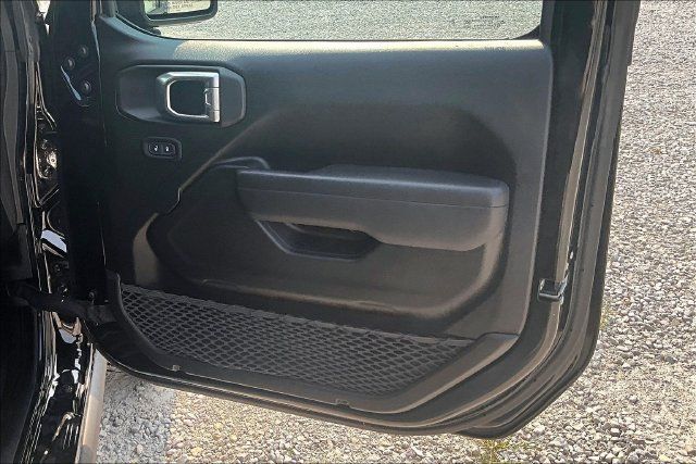 Used 2025 Jeep Gladiator Sport AWD/4WD image 21