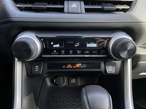 Used 2024 Toyota RAV4 LE image 17