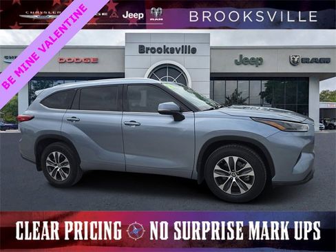 Used 2021 Toyota Highlander XLE image 1