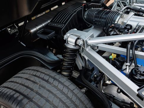 Used 2006 Ford GT RWD image 85