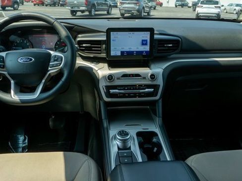 Used 2023 Ford Explorer XLT image 15