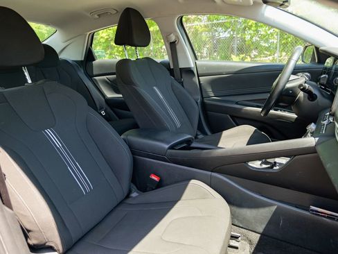 Used 2023 Hyundai Elantra SEL w/ Convenience Package FWD image 31
