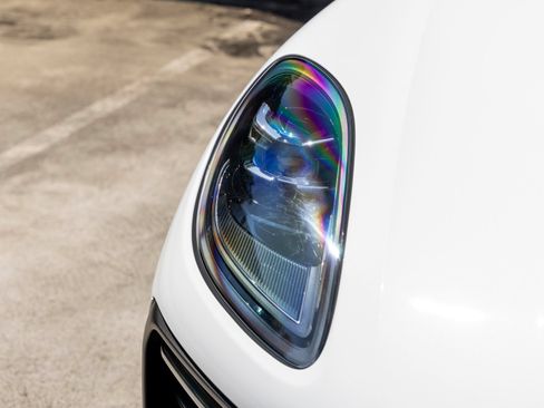 Certified 2026 Porsche Macan AWD/4WD image 13
