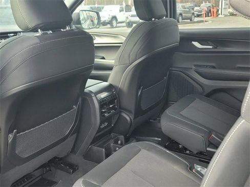 New 2025 Jeep Grand Cherokee L Laredo image 13