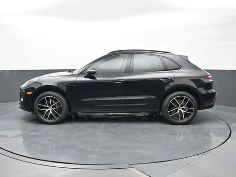 Certified 2025 Porsche Macan AWD/4WD image 2