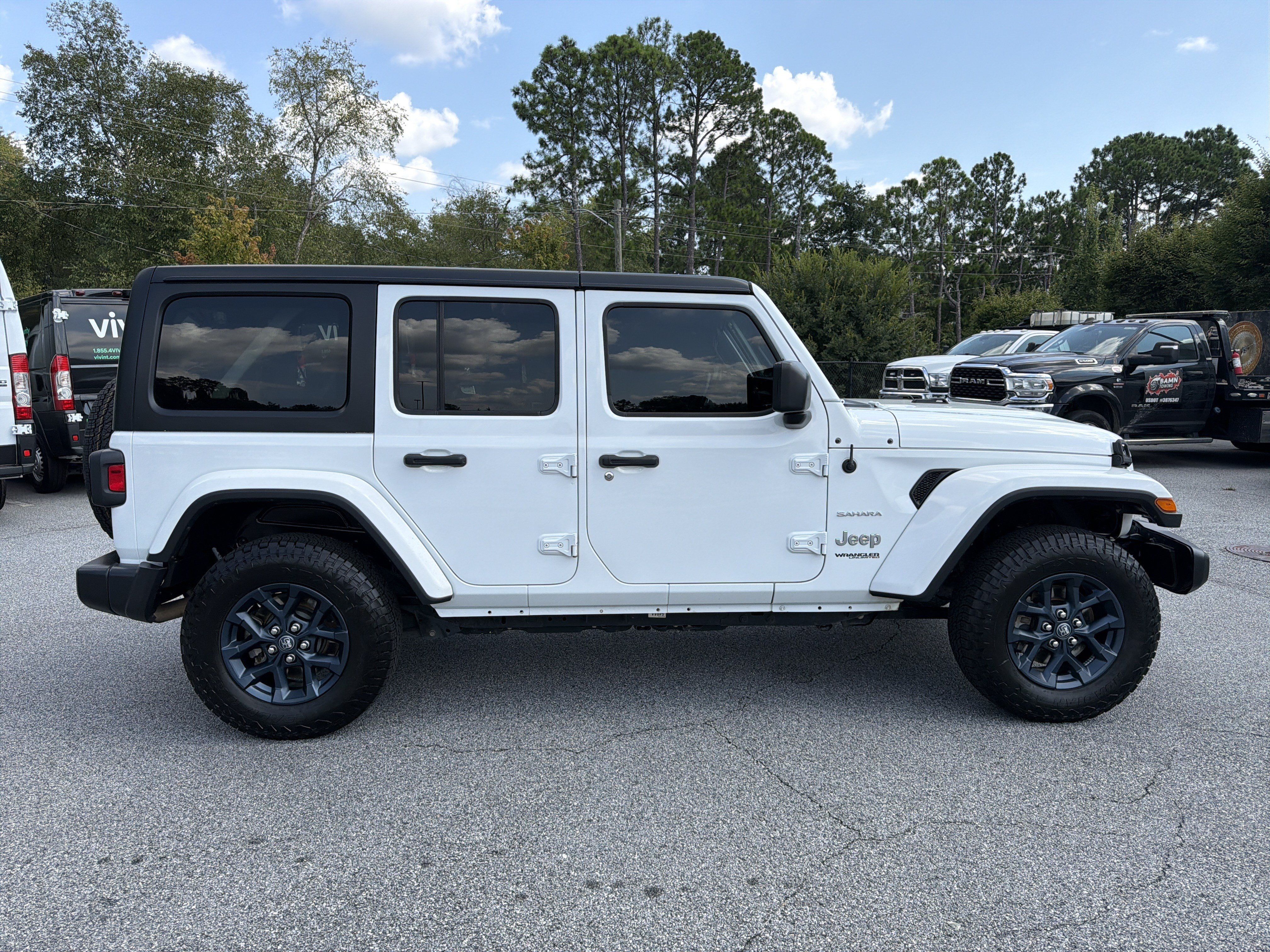 Used 2021 Jeep Wrangler Unlimited Sahara AWD/4WD image 9