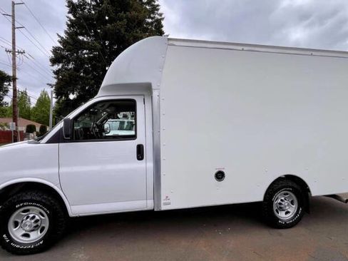 Used 2021 Chevrolet Express 3500 w/ Power Convenience Package RWD image 2