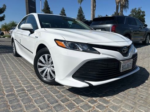 Used 2020 Toyota Camry LE image 1