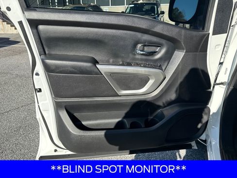 Used 2021 Nissan Titan SV w/ SV Convenience Package image 10