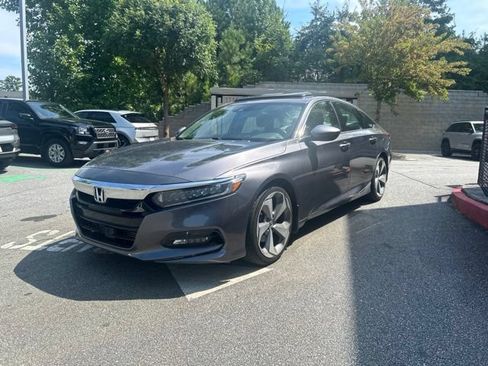 Used 2018 Honda Accord Touring image 3