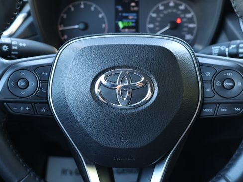 Used 2023 Toyota Corolla Cross LE AWD/4WD image 25