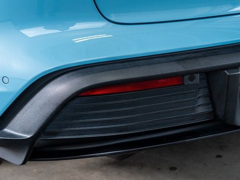 Used 2021 Porsche Taycan image 22