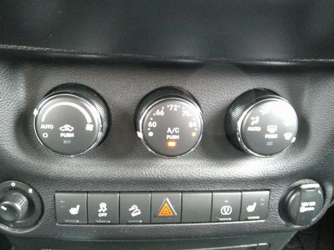 Used 2018 Jeep Wrangler Unlimited Sahara AWD/4WD image 63