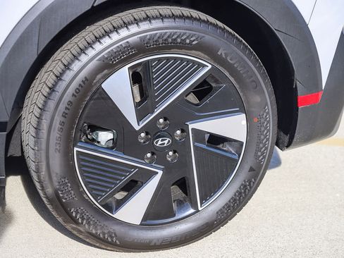 New 2026 Hyundai Ioniq 5 SEL image 12