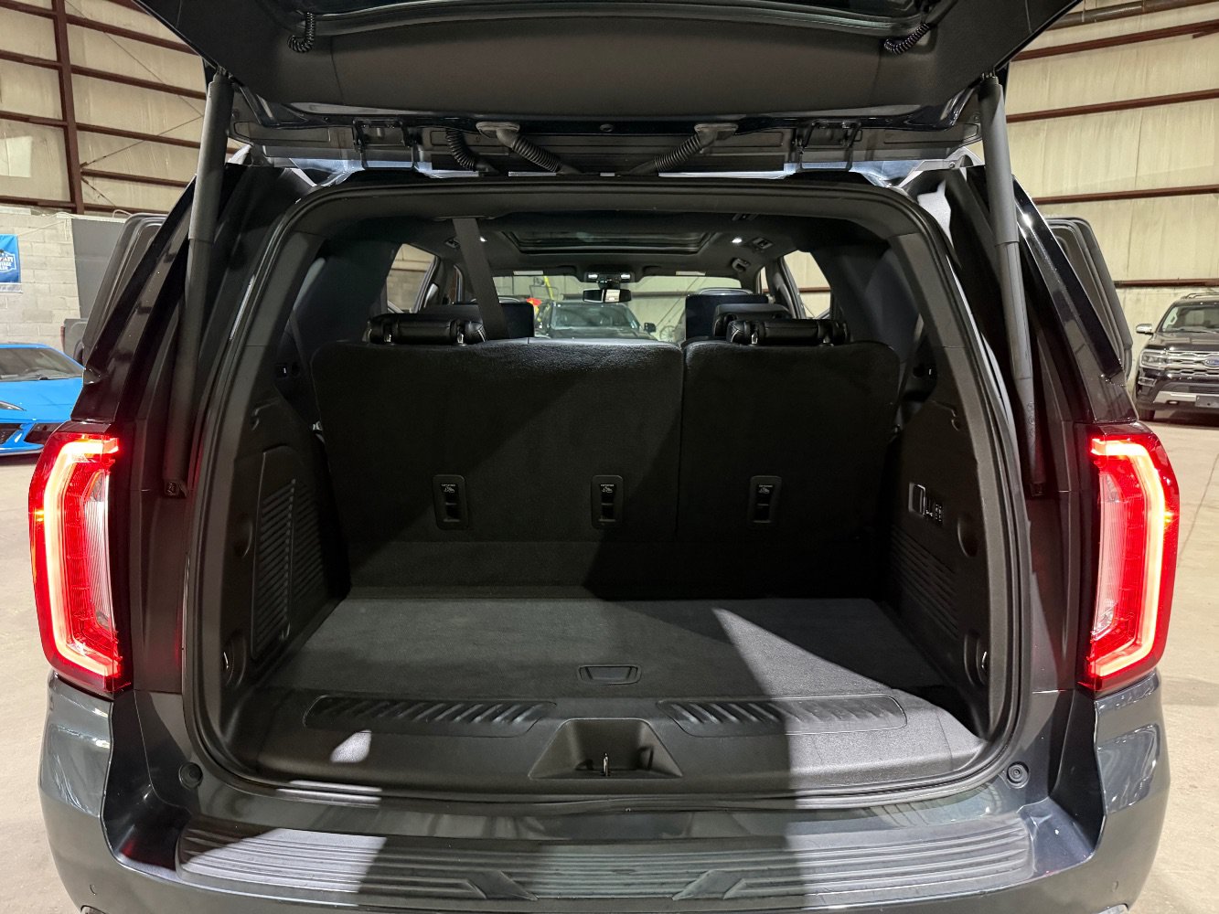 Used 2021 GMC Yukon SLT w/ SLT Luxury Plus Package RWD image 18