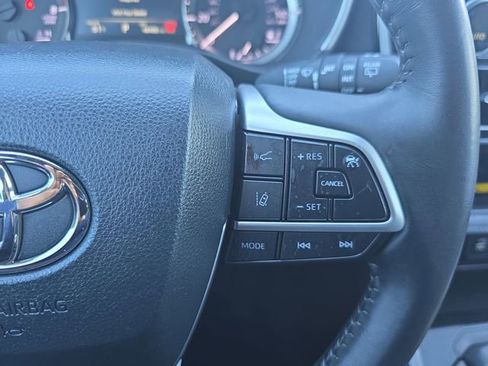 Used 2024 Toyota Highlander XSE image 19