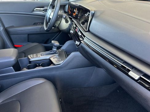 New 2026 Kia Sportage EX FWD image 16
