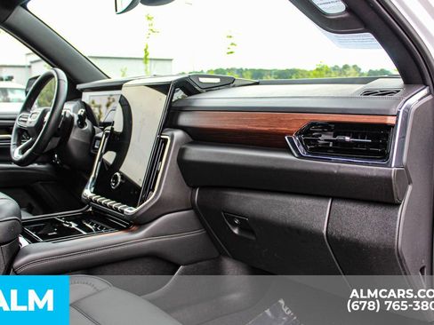 Used 2025 GMC Yukon XL Denali AWD/4WD image 27