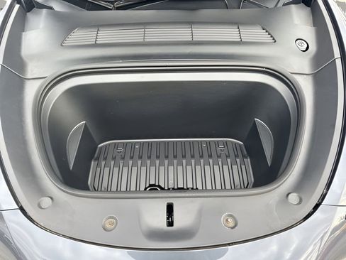 Used 2023 Tesla Model Y Long Range image 36