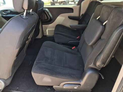 Used 2019 Dodge Grand Caravan SE w/ UConnect Hands-Free Group FWD image 11