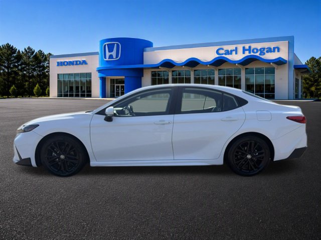 Used 2025 Toyota Camry SE FWD image 9