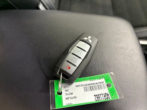 Used 2024 Mitsubishi Outlander SE image 45
