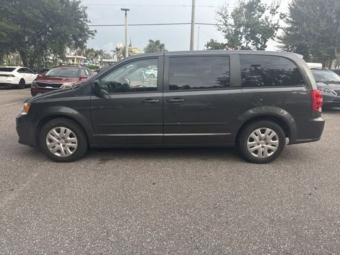 Used 2017 Dodge Grand Caravan SE w/ Power Window Group FWD image 3