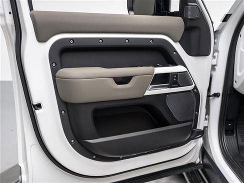 Used 2022 Land Rover Defender 110 S image 23