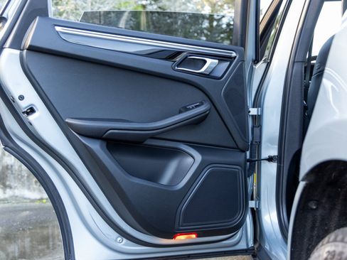 Certified 2023 Porsche Macan image 39