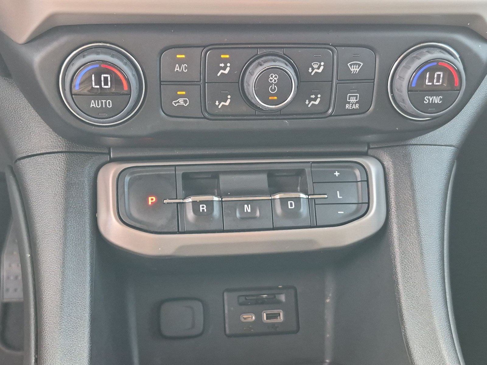 Certified 2023 GMC Acadia Denali w/ Denali Ultimate Package FWD image 16