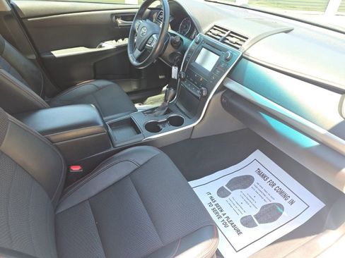 Certified 2017 Toyota Camry SE FWD image 18