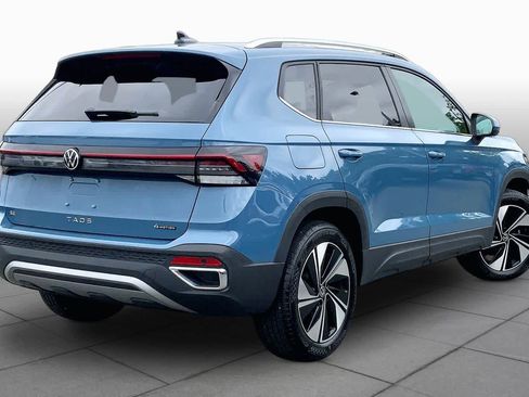Used 2025 Volkswagen Taos SE AWD/4WD image 13