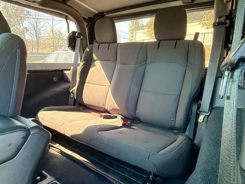 Used 2018 Jeep Wrangler Sport S image 33