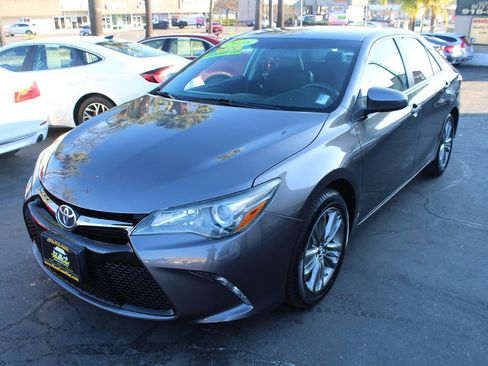 Used 2016 Toyota Camry SE image 4