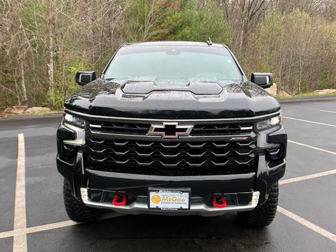 Used 2024 Chevrolet Silverado 1500 ZR2 image 9