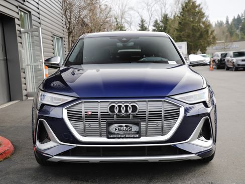 Used 2022 Audi e-tron S Prestige image 6