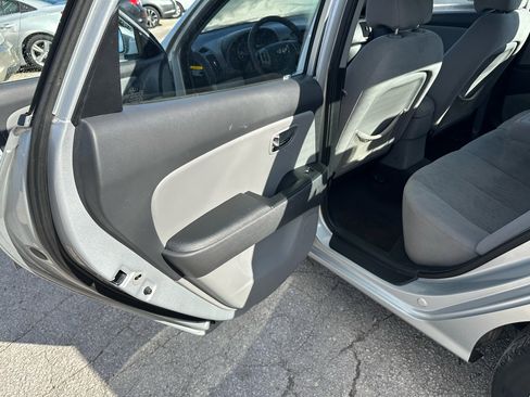 Used 2010 Hyundai Elantra SE image 16