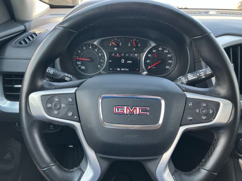 Used 2024 GMC Terrain SLT image 17