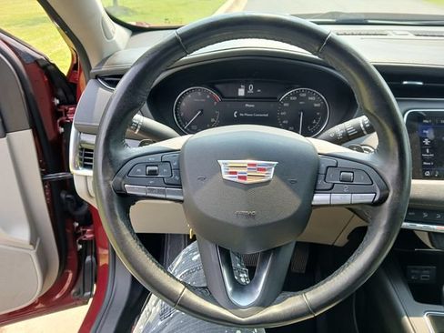 Used 2020 Cadillac XT4 Premium Luxury w/ Cold Weather Package FWD image 19