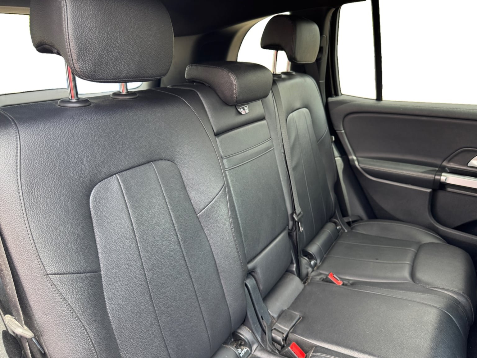 Used 2021 Mercedes-Benz GLB 250 w/ Premium Package image 18