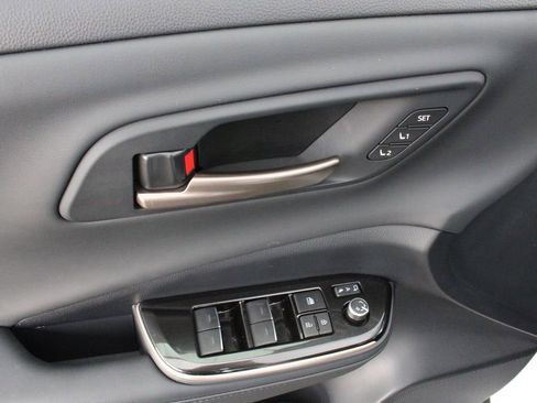 Certified 2025 Toyota Crown Platinum image 22