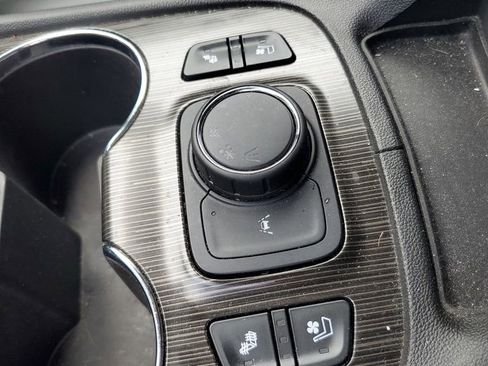 Used 2022 GMC Acadia SLT w/ Preferred Package image 21