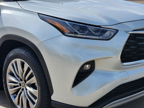 Used 2022 Toyota Highlander Platinum image 5