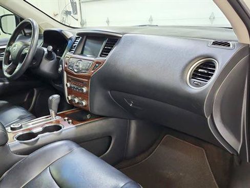 Used 2017 Nissan Pathfinder Platinum w/ Cargo Package AWD/4WD image 26
