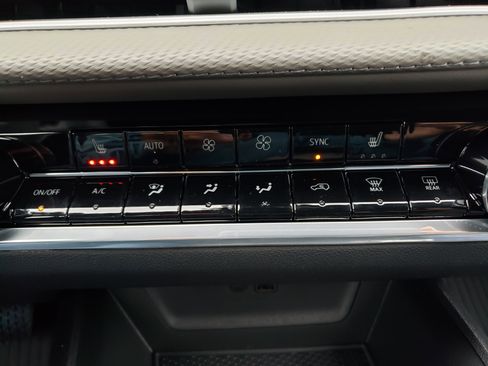 New 2026 Chevrolet Equinox LT w/ Convenience Package II image 23