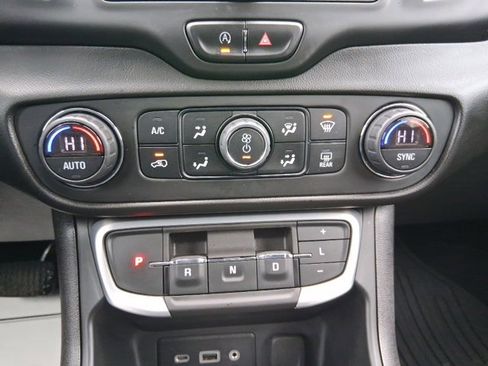 Used 2022 GMC Terrain SLE w/ Driver Convenience Package image 25