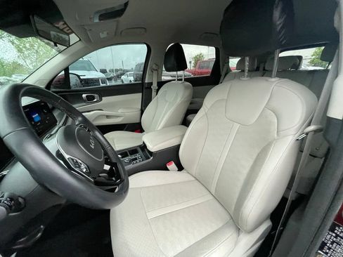 Certified 2025 Kia Sorento S FWD image 18