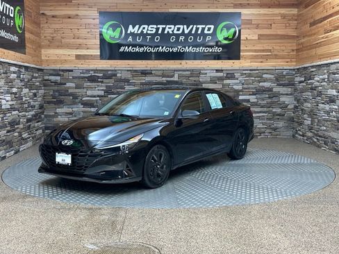 Certified 2023 Hyundai Elantra SEL image 5